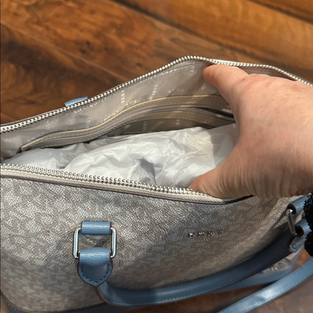NWOT - new DKNY Cream & Light Blue Signature Satchel with Removable Strap - Picture 5 of 5